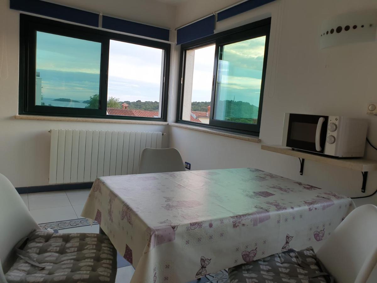 Appartement Adri, Parking In The Yard