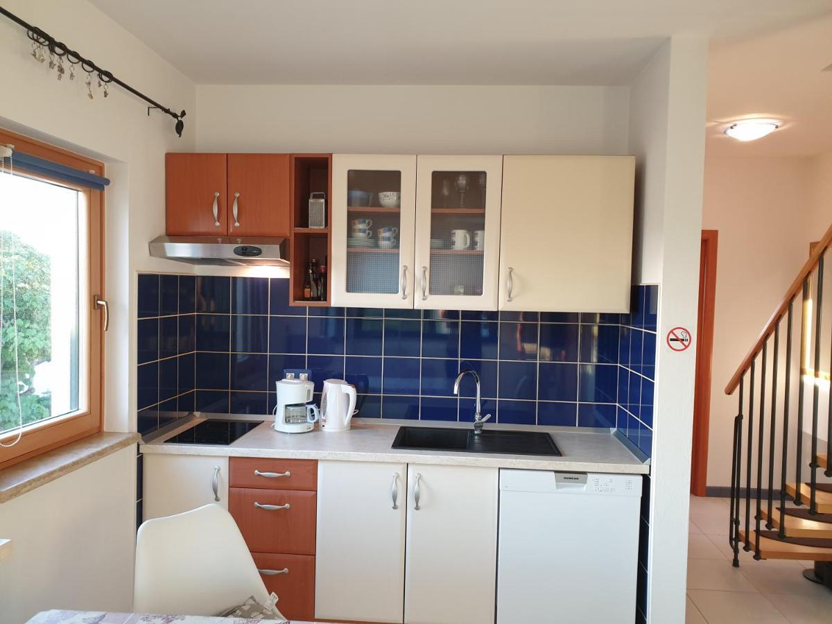Appartement Adri, Parking In The Yard