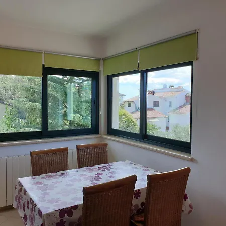 Apartments Adri, Parking In The Yard Rovinj Exterior photo