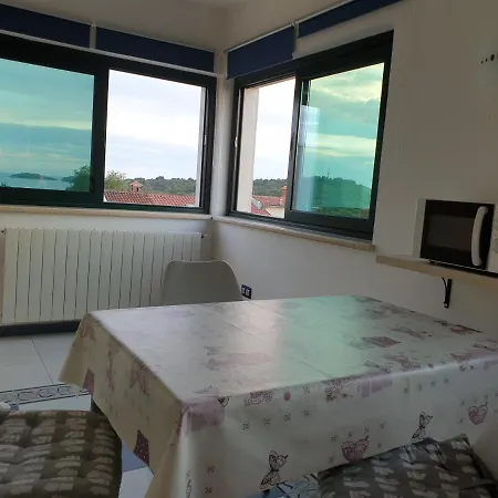 Apartments Adri, Parking In The Yard Rovinj Exterior photo