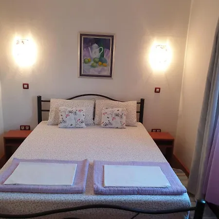 Apartments Adri, Parking In The Yard Rovinj Exterior photo