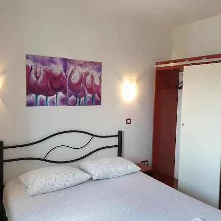 Apartments Adri, Parking In The Yard Rovinj Exterior photo