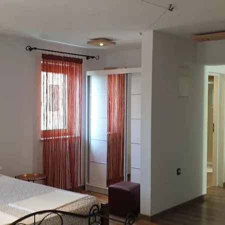 Apartments Adri, Parking In The Yard Rovinj Exterior photo