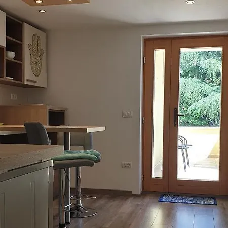 Apartments Adri, Parking In The Yard Rovinj Exterior photo